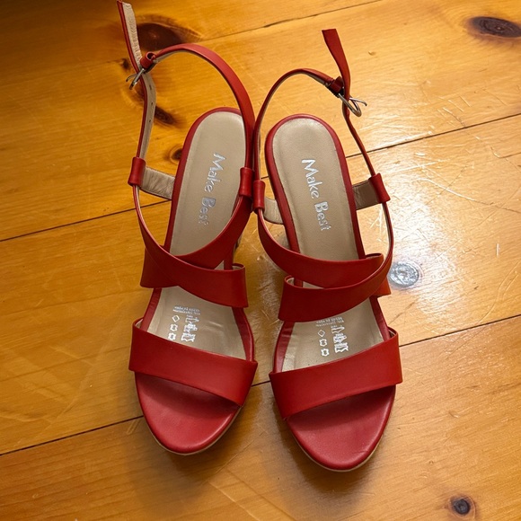 Vacation Red Heels - Picture 2 of 3